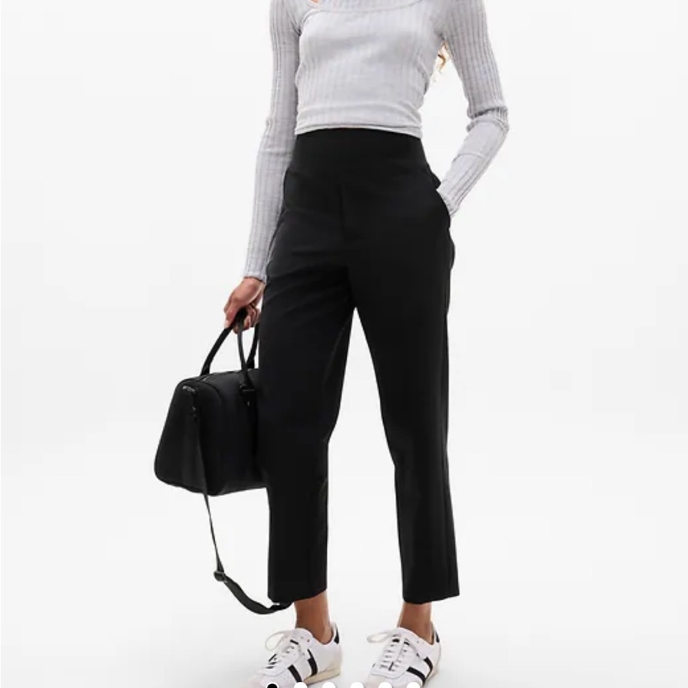 Endless High Rise Pant
Textured, stretch fabric in a tapered fit.